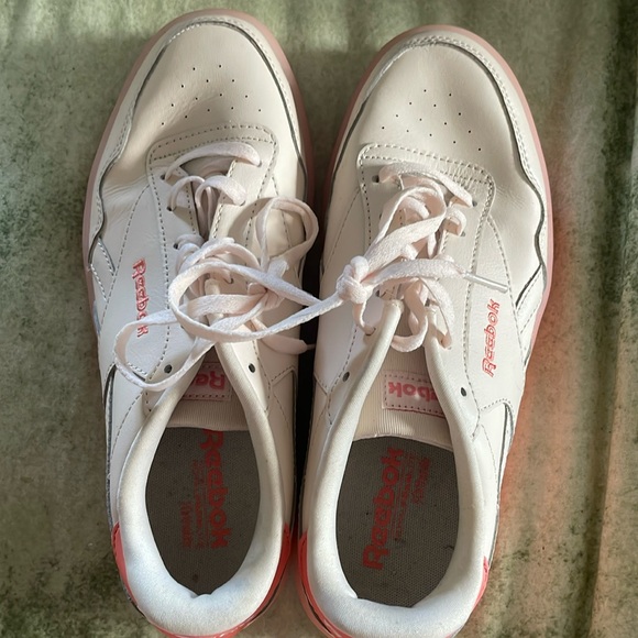 Reebok pale pink leather sneakers - Picture 1 of 5